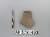 藏品(灰褐色夾砂陶口緣)的圖片
